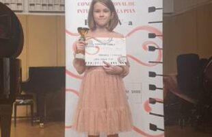 Sara Maria Ene, elevă a Școlii Populare de Arte Octav Enigărescu Târgoviște, Premiul I de Excelență la Concursul Național de Interpretare pentru Pian!