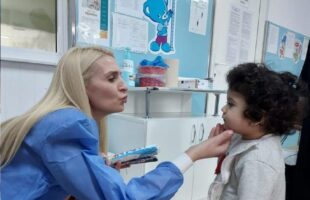 Luciana Cristea, Vicepreședinte CJD! Bucurie și zâmbete copiilor Secțiilor de Neonatologie și Pediatrie ale Spitalului Județean Târgoviște!