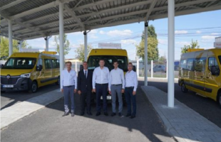 Corneliu Ștefan! Au sosit primele 3 microbuze școlare din cele 51 solicitate de Consiliul Județean Dâmbovița!