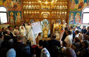 Arhiepiscopia Târgoviștei! A fost târnosită noua Biserică a Parohiei Costișata, Comuna Bezdead!